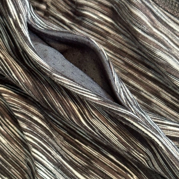 Fabletics leggings, hits below knee. - Picture 3 of 5